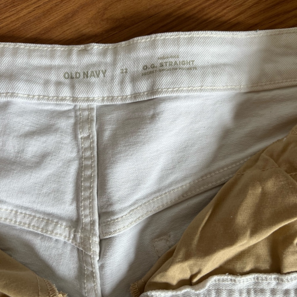 Old Navy White Jean Shorts - Picture 3 of 5